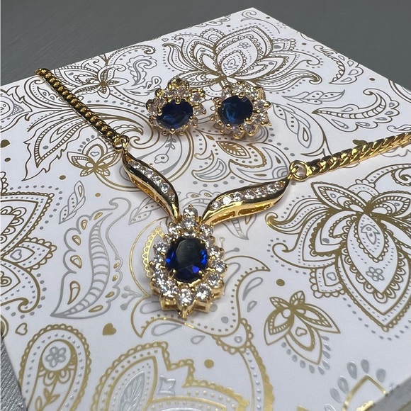 Beautiful Formal Necklace and Earring Set - Picture 3 of 10